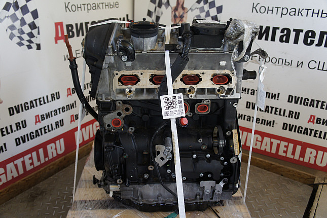 Двигатель вид с боку Audi CCZA