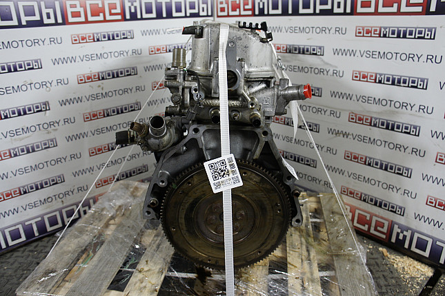 Двигатель вид с боку HONDA D15Z6