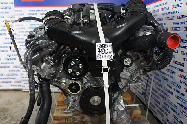 Двигатель вид с боку LEXUS 1UR-FSE