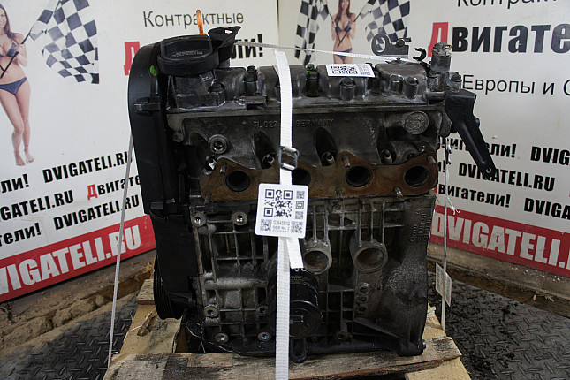 Двигатель вид с боку VW AUD