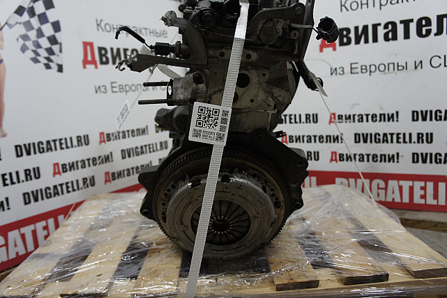 Двигатель вид с боку Skoda AZQ