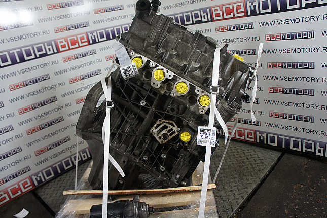 Двигатель вид с боку MERCEDES-BENZ M 266.920