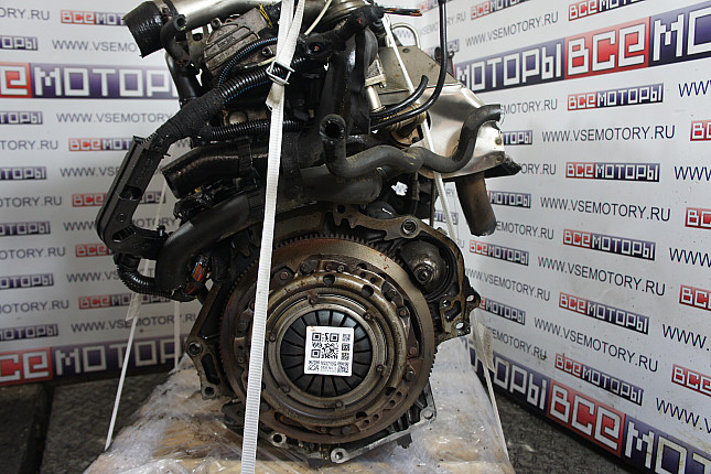 Двигатель вид с боку OPEL X 17 DTL