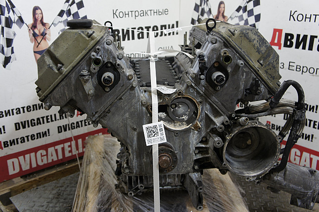 Двигатель вид с боку Land Rover 448s2