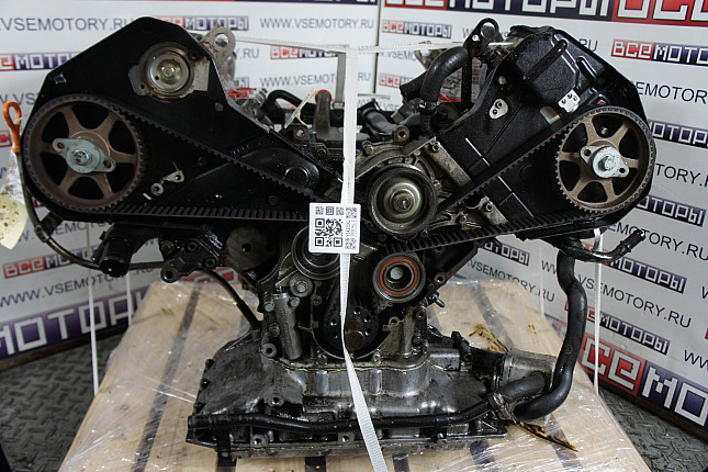 Двигатель вид с боку AUDI AMX