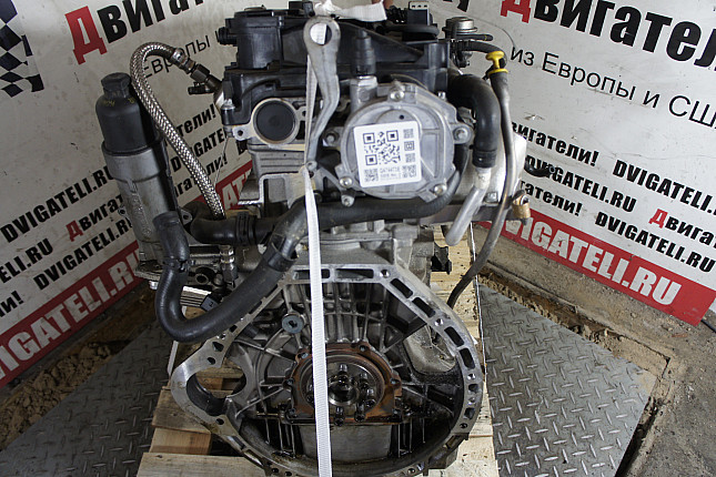 Двигатель вид с боку Mercedes M 271.952