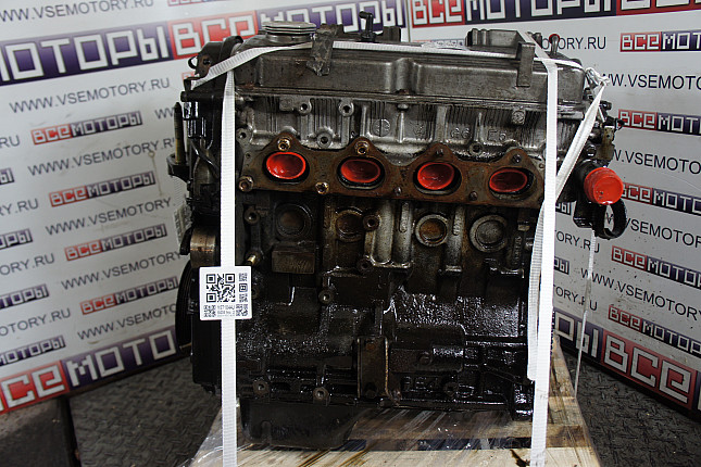 Двигатель вид с боку MITSUBISHI 4g64