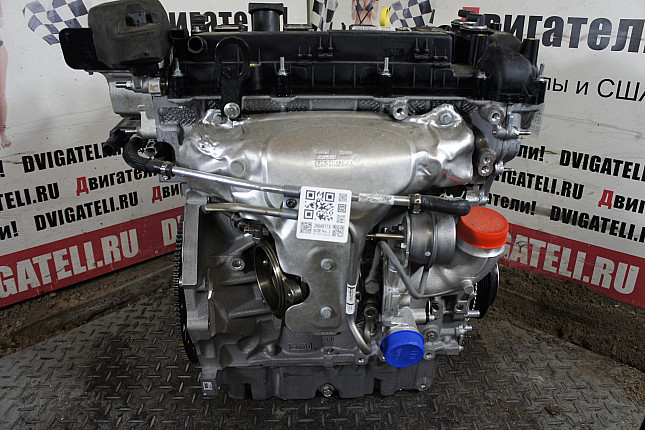 Двигатель вид с боку Land Rover 204PT