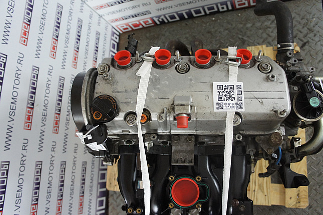 Фотография контрактного двигателя сверху HONDA D16V1