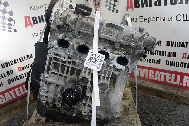 Двигатель вид с боку Skoda CGGB