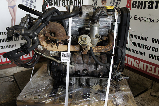 Двигатель вид с боку Land Rover 20 T2N