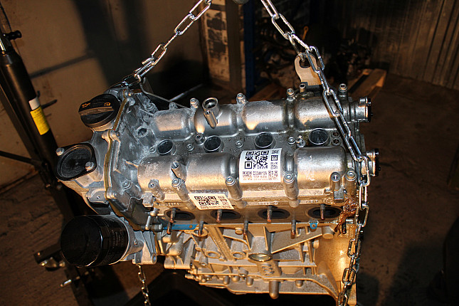 Фотография контрактного двигателя сверху VW CFNA