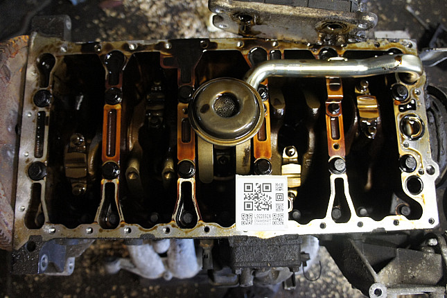Фотография блока двигателя без поддона (коленвала) VOLVO B 5244 S5