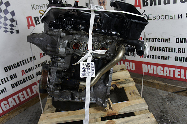 Двигатель вид с боку Peugeot 1KR (384 F)