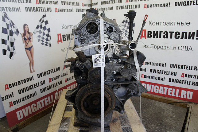 Двигатель вид с боку Mercedes OM 611.980