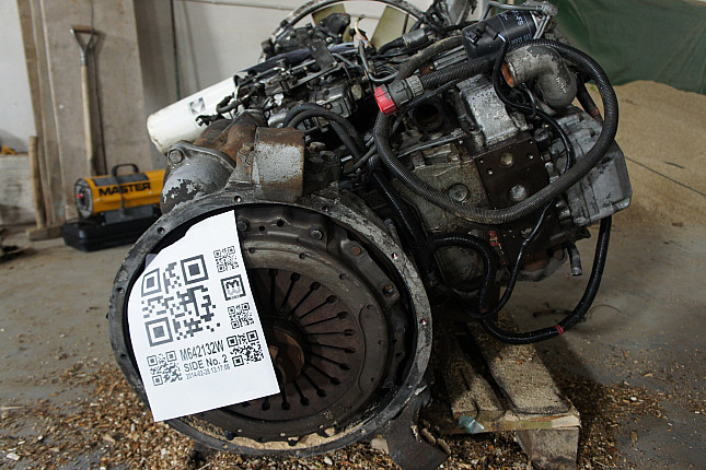 Двигатель вид с боку DAF FX28OM