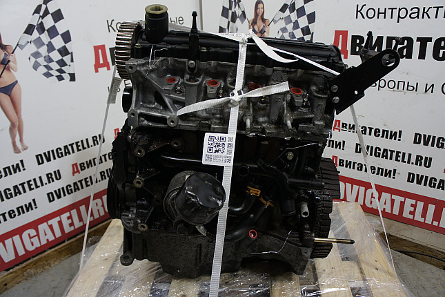 Двигатель вид с боку Renault K9K 702