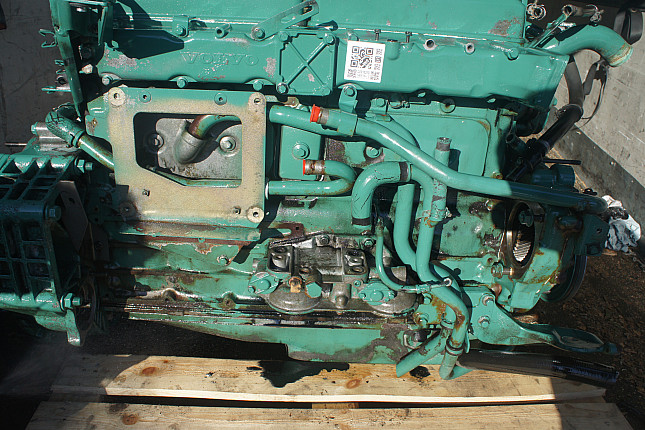 Двигатель вид с боку VOLVO D6B 197244