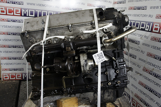 Двигатель вид с боку BMW M 51 D 25 (256T1)+ вакуумный насос
