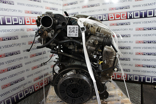 Двигатель вид с боку MITSUBISHI 4 G 63 