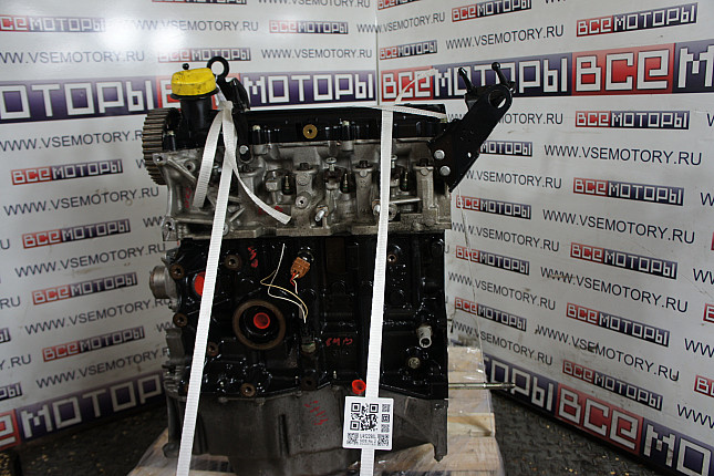 Двигатель вид с боку RENAULT K9K 702