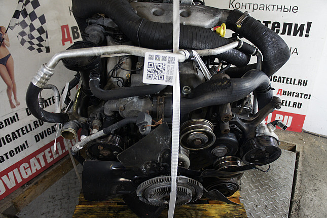 Двигатель вид с боку Jeep EXA